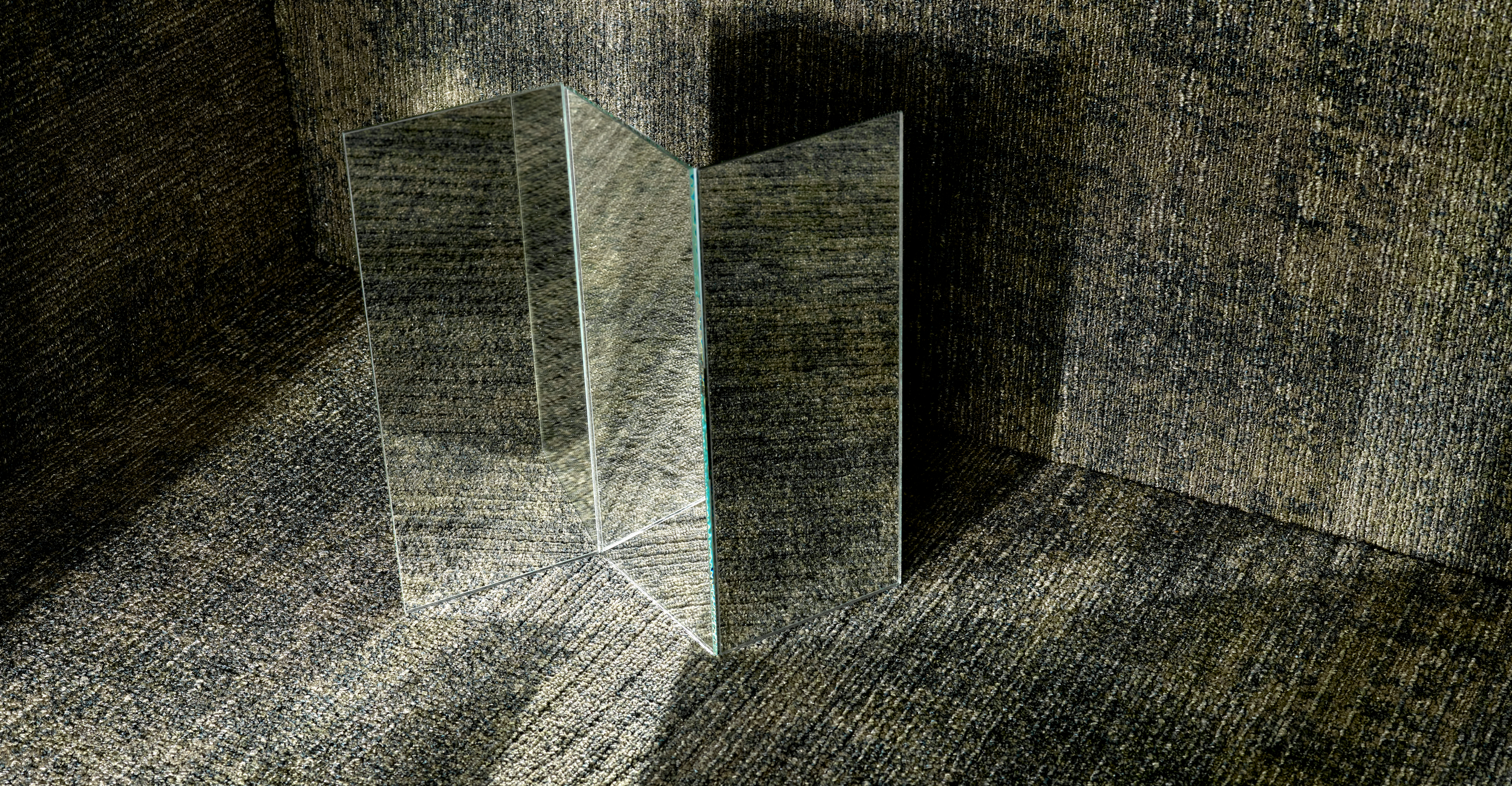 Teppichfliesen und Teppichplanken